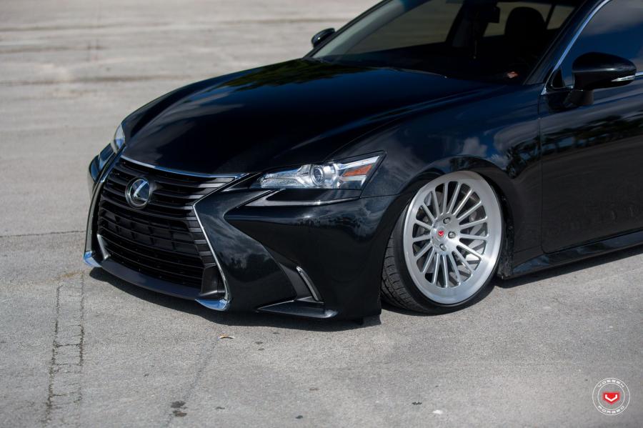 Детали экстерьера Lexus GS on Vossen Wheels (LC-106) 2016 года  (фото 44 из 61)